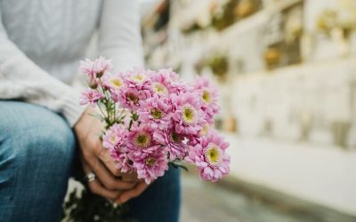 Centros de flores para lápidas: Consejos para que duren más tiempo