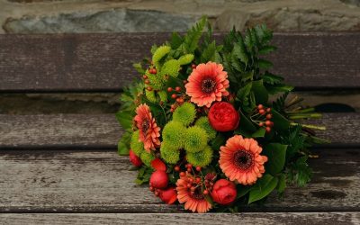 ¿Flores artificiales o naturales para un funeral?